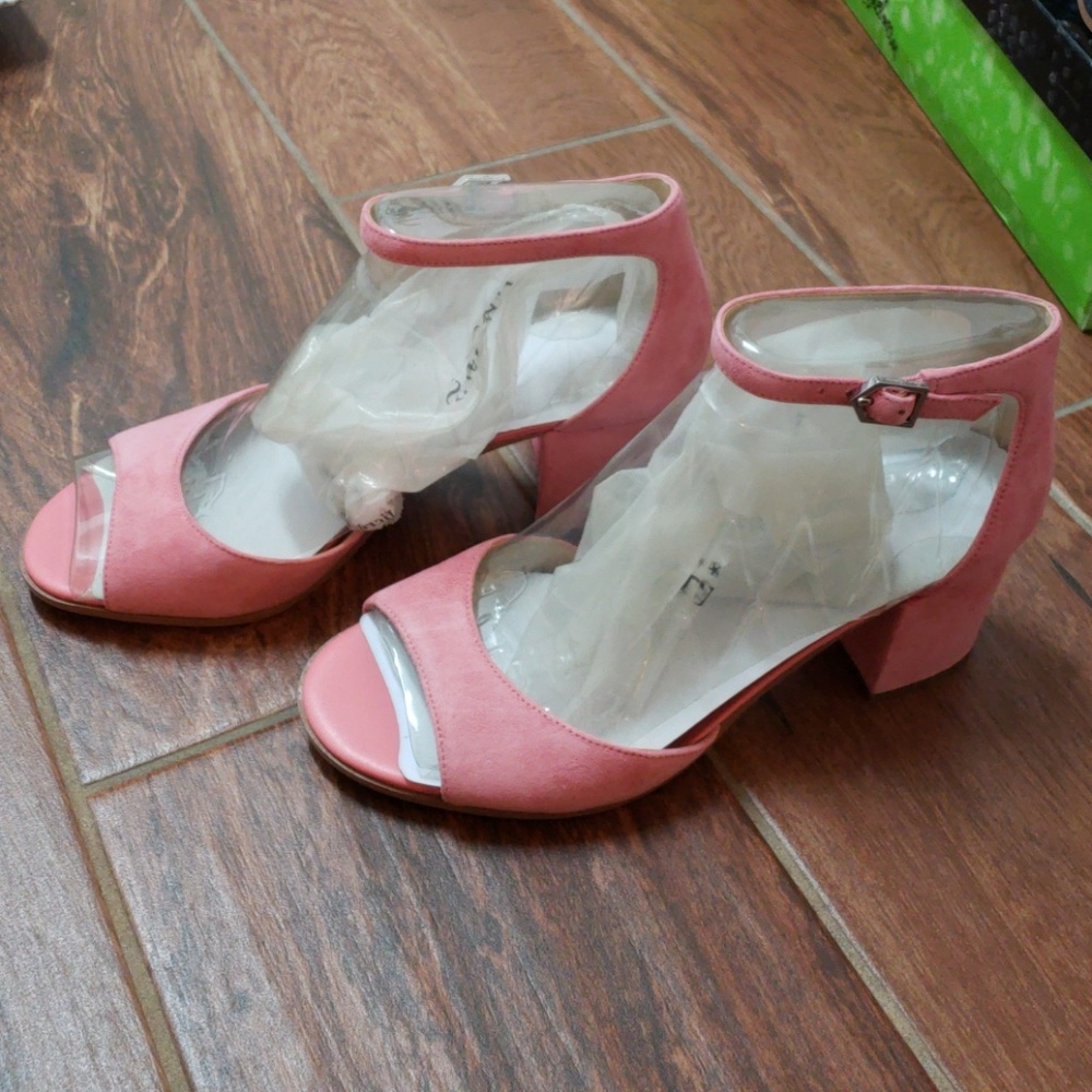 Shoes - Picture 4 of 4